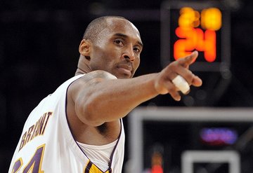 Kobe Bryant hayatını kaybetti
