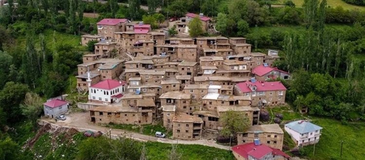 Bitlis’teki tarihi taş evler doğaseverlerin gözde rotalarından biri oldu