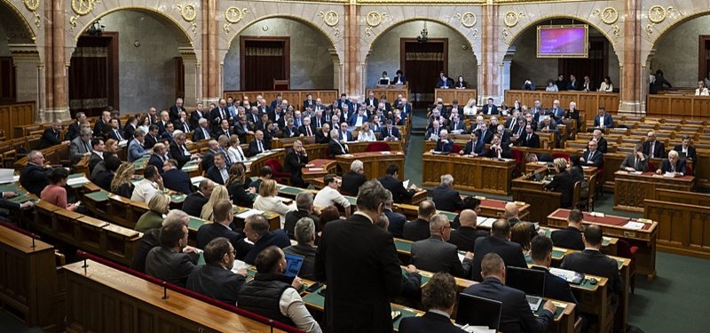 Hungary passes law banning LGBT parade