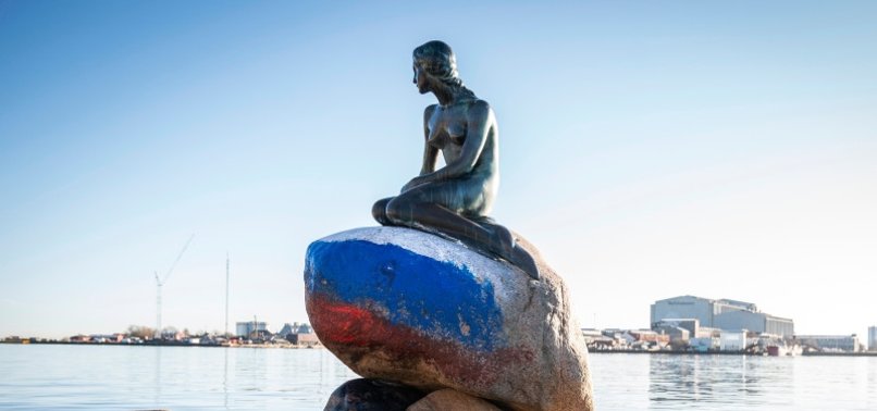 Vandals spray Russian flag colours on Copenhagens mermaid monument - anews