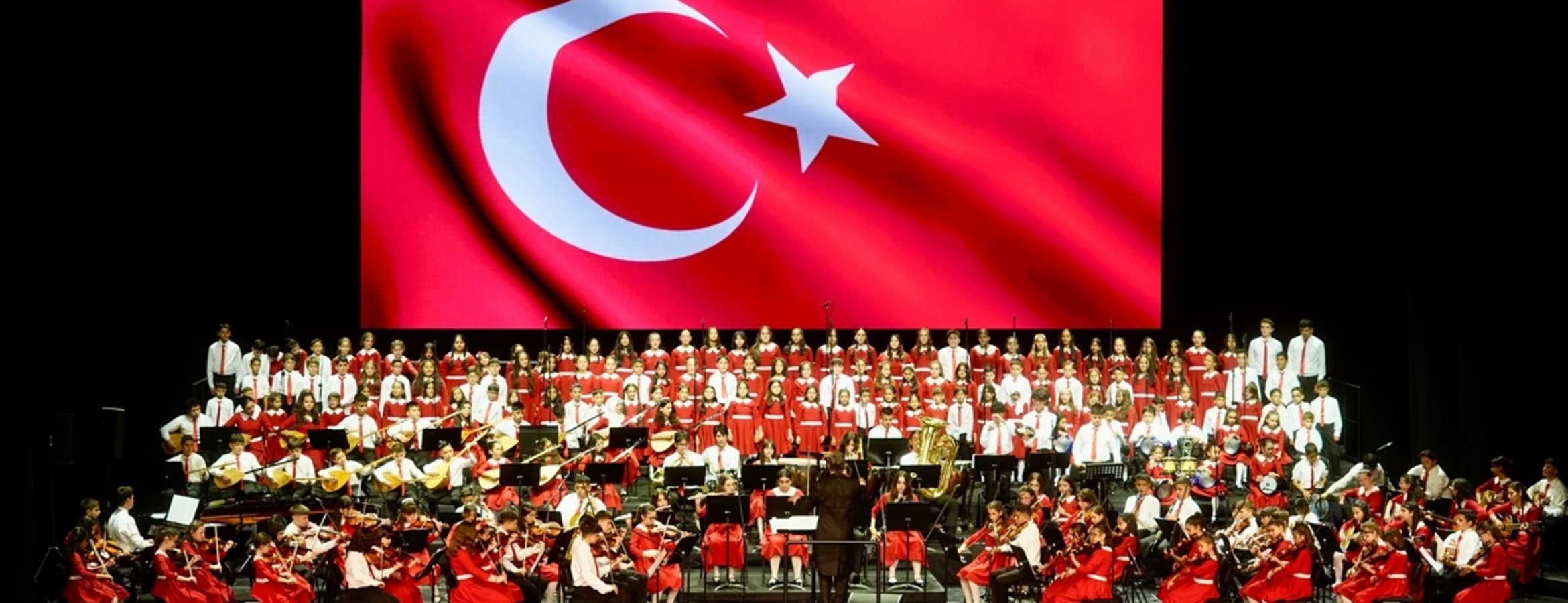 Cumhurbaşkanlığı Çocuk Orkestrası ve Korosu İstanbul’daki ilk konserini AKM’de verdi