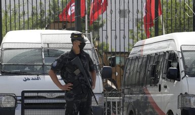 Tunisia arrests 10 terror suspects for planning attacks