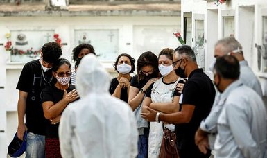 Brazil registers 2,922 new COVID-19 deaths