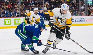 Penguins thrash Canucks behind Jake Guentzel’s hat trick