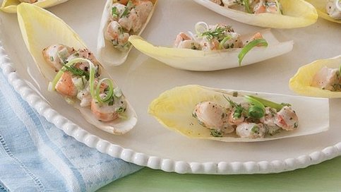 Beyaz Hindiba Yaprağında Aperitifler
