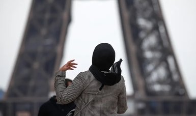 Two girls launch a website to help women with hijab in France find work, succeed in employing dozens