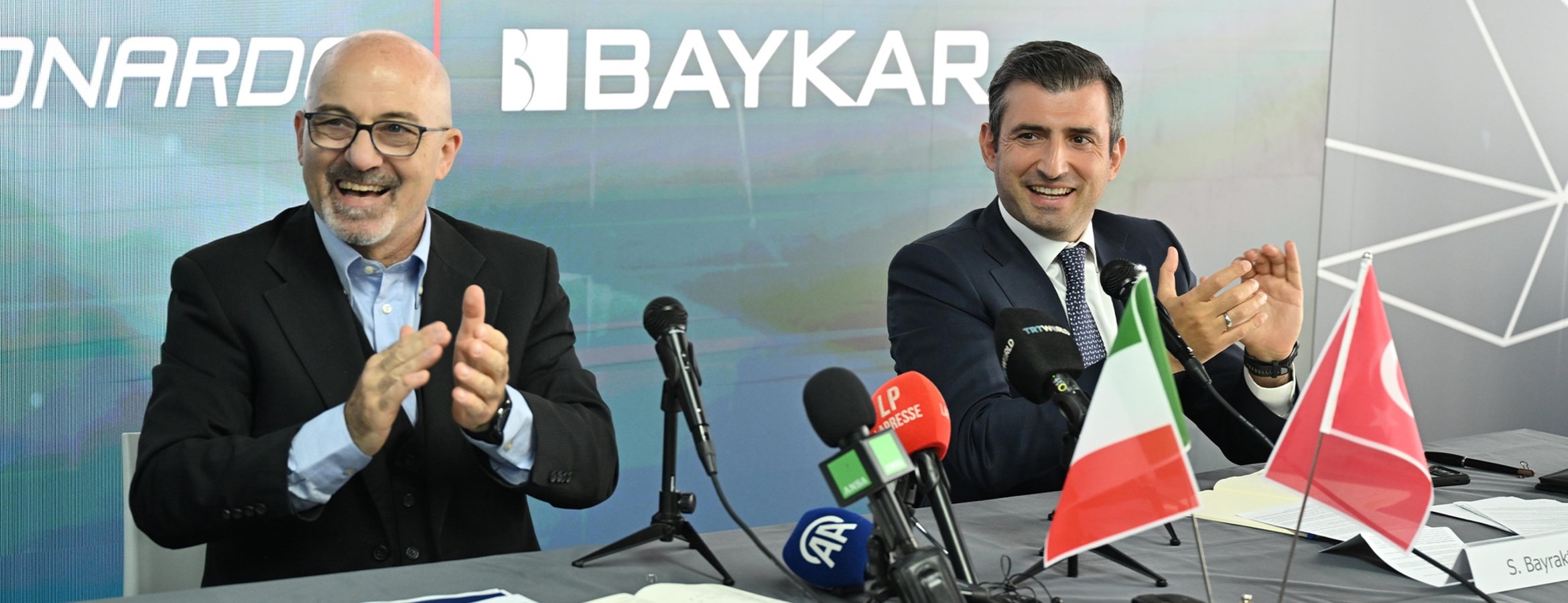 Baykar ve Leonardo arasındaki ortak girişimin imzaları Paris Havacılık Fuarı’nda atıldı