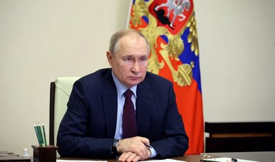 Putin instructs government to solve problems related to price cap on Russian oil exports