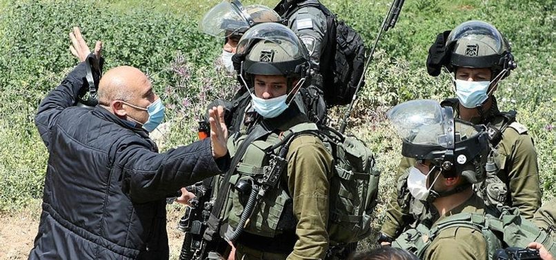 ISRAELI ARMY ARRESTS 25 PALESTINIANS IN WEST BANK RAIDS