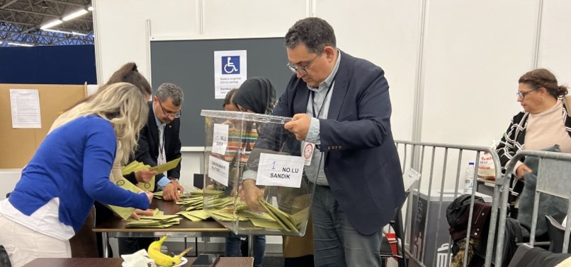 PKK SUPPORTERS ATTACK BALLOT BOX OBSERVERS IN NETHERLANDS FOR TÜRKIYES ELECTIONS