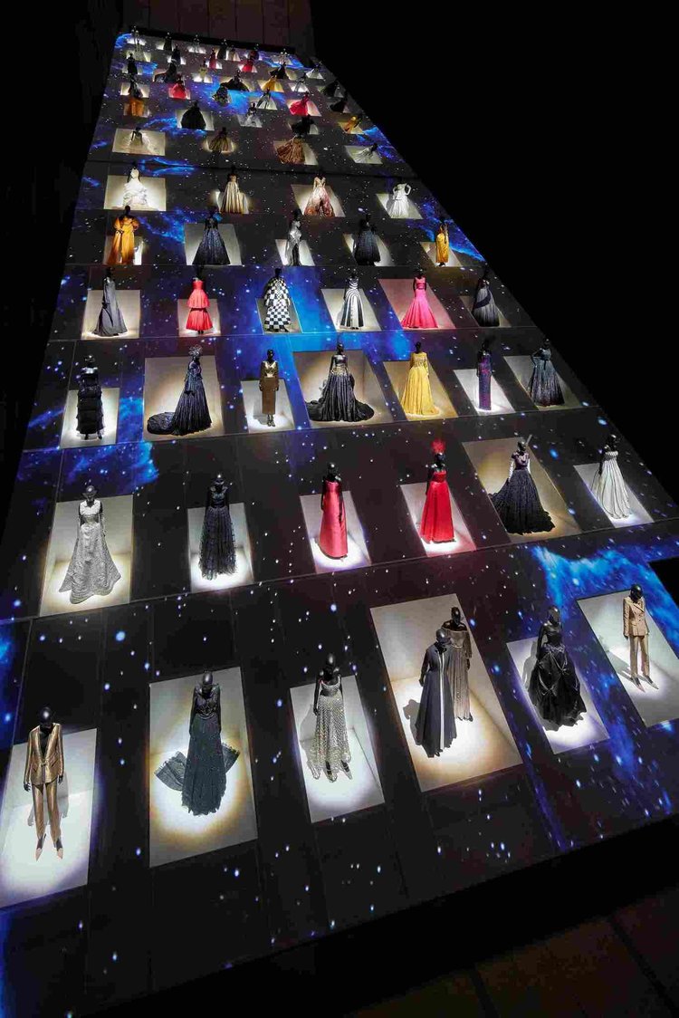 Christian Dior: Designer of Dreams Sergisi