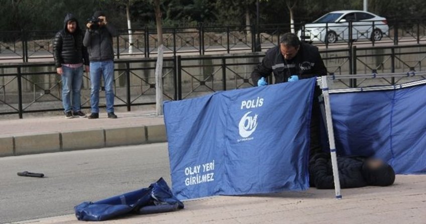 Adana’da sokak ortasında esrarengiz ölüm