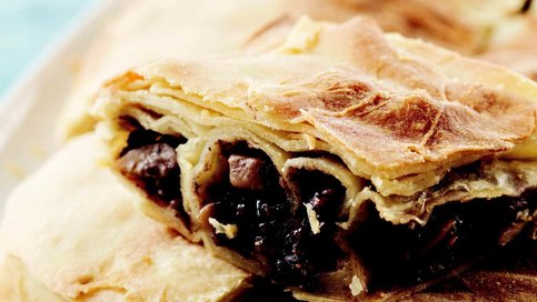 Siyah Pirinçli ve Mantarlı Açma Börek