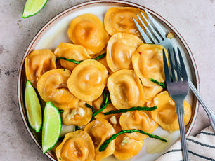 Peynirli ve Kuşkonmazlı Ravioli