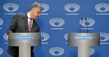 Ukraine leader Poroshenko holds 1-man 'debate' after comedian opponent's no-show