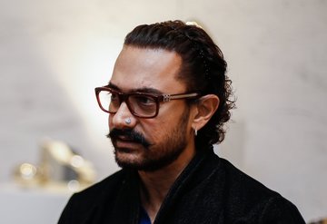 Aamir Khandan ilginç yardım stratejisi