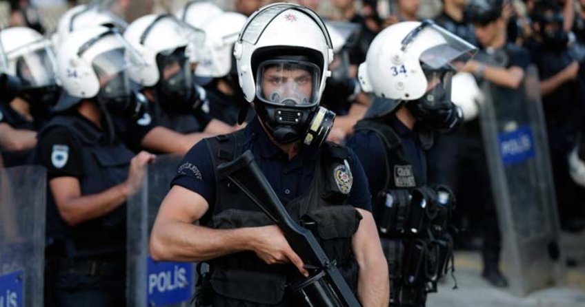 Kahraman Türk polisinden Interpol’e FETÖ dersi!