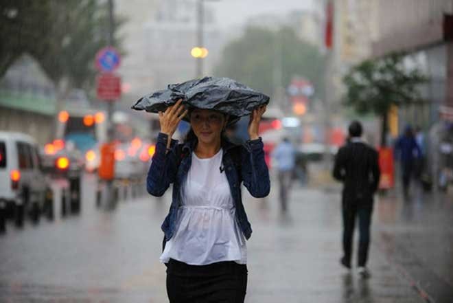 Yağmur İstanbul’u teslim aldı