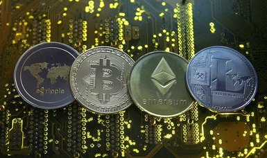 Bitcoin and other cryptocurrencies plummet over interest policy fears