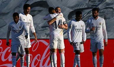 Real overcome Elche with late Benzema double