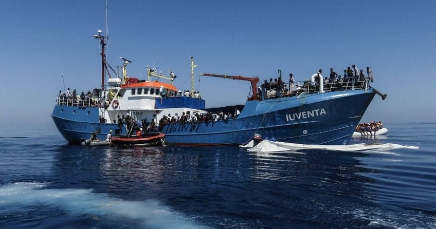 İtalya, Alman gemisine el koydu