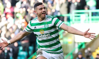 Giakoumakis treble extends Celtic's lead after Rangers draw