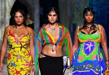 Versace Plus-Size Modelleriyle Moda Dünyasında Farkındalıklara Öncülük Ediyor