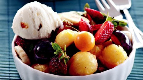 Ananaslı Meyve Salatası