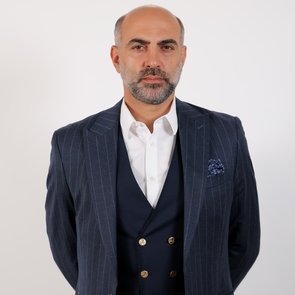 Erol Babaoğlu – Kimdir
