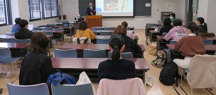 Japonya’da üniversite öğrencilerine ezan semineri