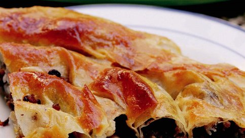 Fıstıklı Kuş Üzümlü Börek