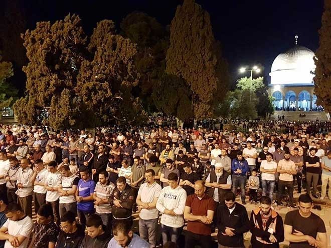 Mescid-i Aksa’da buruk teravih