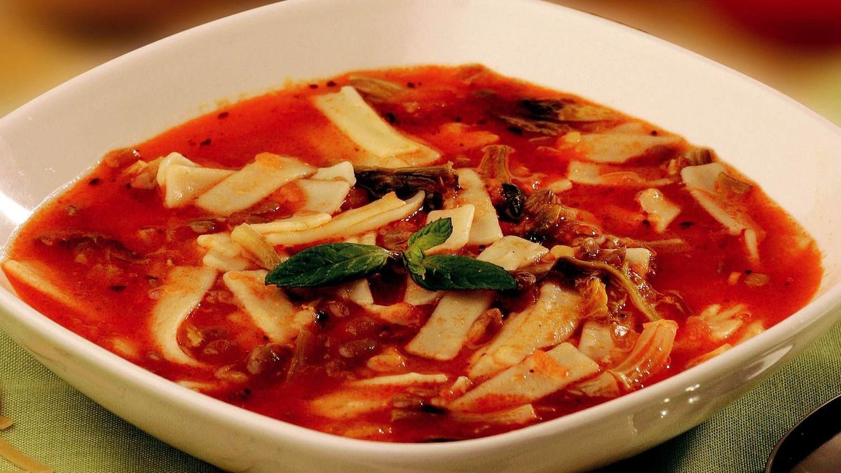 Yeşil Mercimekli Erişte Çorbası