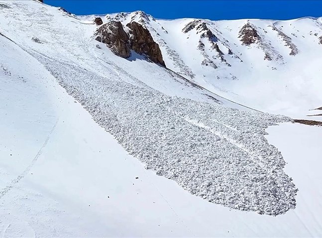 5 killed in avalanche in Italian Alps