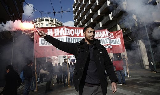 Greek students take to streets for 7th week against university reform bill