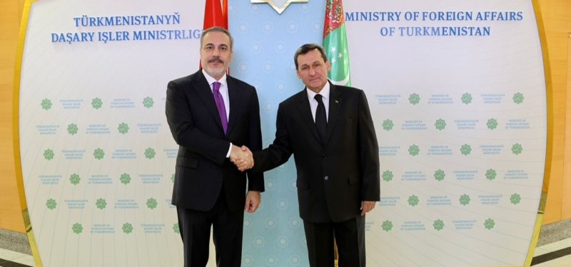 Turkish foreign minister meets with his Turkmen counterpart in Ashgabat