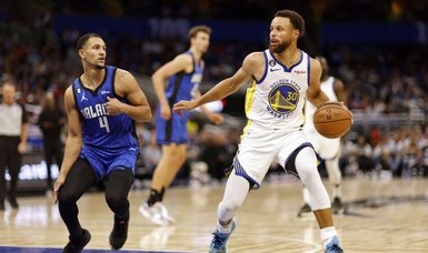 Warriors slip to fourth straight loss despite Curry's 39 points