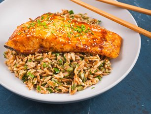 Şehriye Pilavlı ve Teriyaki Soslu Somon
