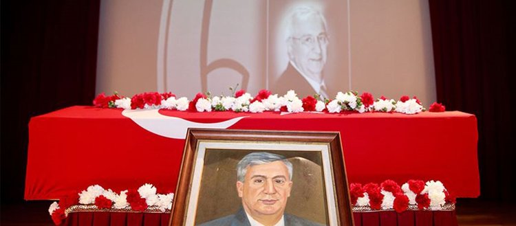 Eski Hacettepe Üniversitesi Rektörü Tunçalp Özgen için cenaze töreni