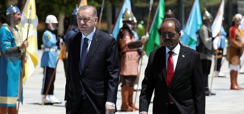 ERDOĞAN WELCOMES SOMALI LEADER MOHAMUD WITH OFFICIAL CEREMONY