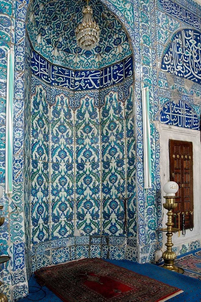 Renk, teknik ve dekorasyon tasarımlarıyla İslam uygarlıÄında seramik