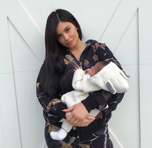 KYLİE JENNER’DAN BEBEĞİYLE İLK PAYLAŞIM