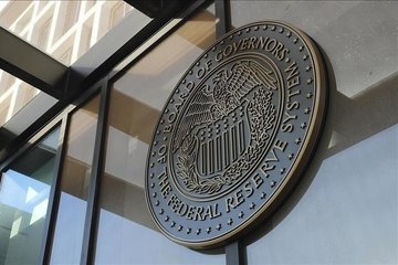 Trump, Fed’in faiz oranlarını düşürmek için özel bir toplantı yapması gerektiğini savundu