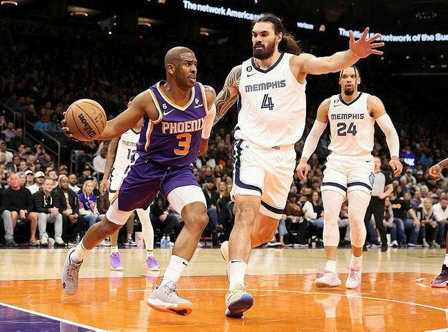 Suns hang on to defeat Grizzles for third straight win