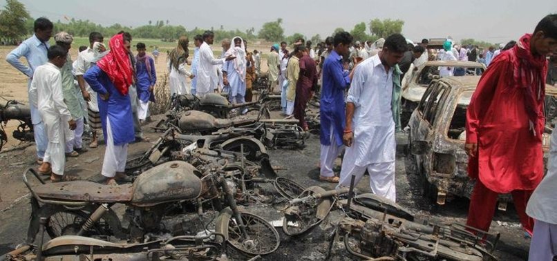 DEATH TOLL IN PAKISTAN OIL TANKER FIRE JUMPS TO 212