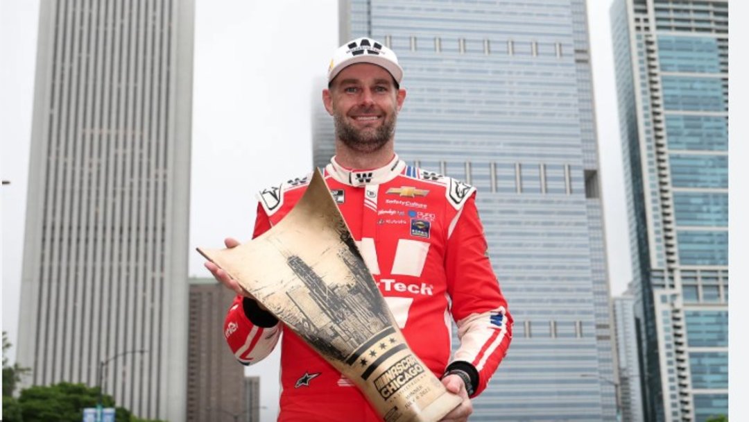 NASCAR XFINITY’DE KAZANAN VAN GISBERGEN