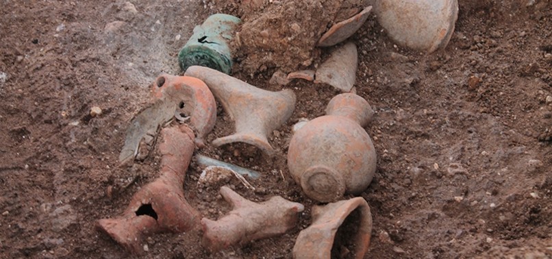 2,200-YEAR-OLD EYE CREAM JAR FOUND IN TOMB IN WESTERN TURKEY