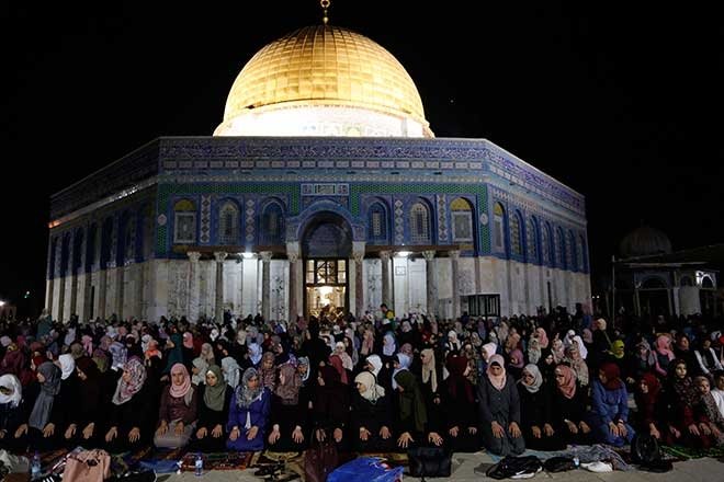 Mescid-i Aksa’da buruk teravih