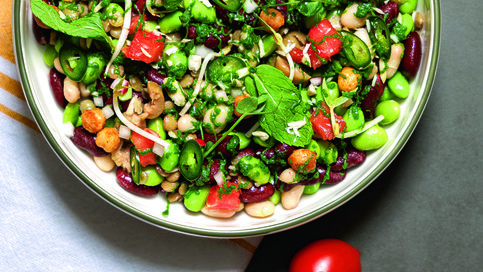 Pesto Soslu Bakliyat Salatası