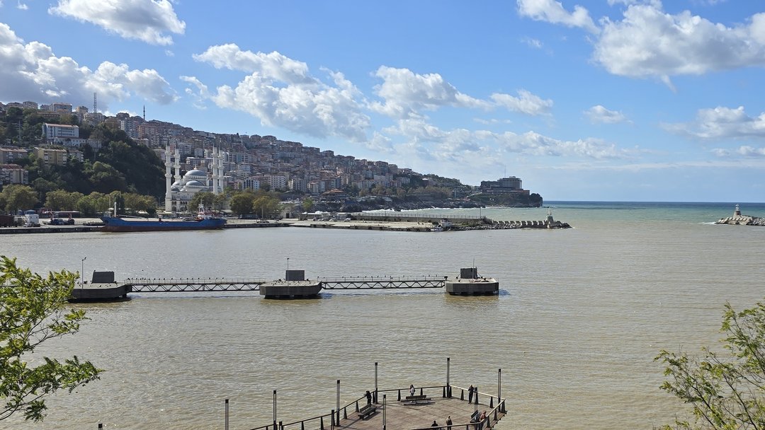 ZONGULDAK’TA DENİZİN RENGİ DEĞİŞTİ
